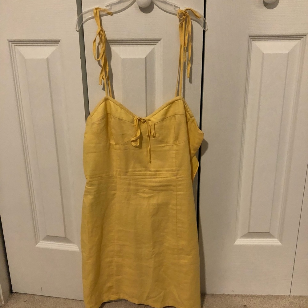 yellow dress